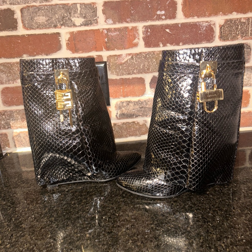 Shark Lock ankle boots in python